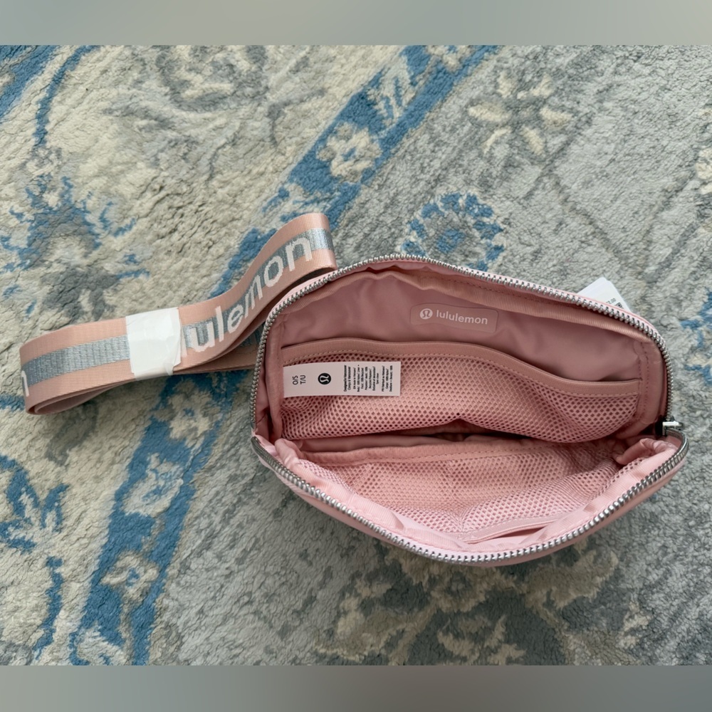 Everywhere Belt Bag 1L Wordmark Pink Mist/Silver/White Opal (NWT) - Picture 8 of 10